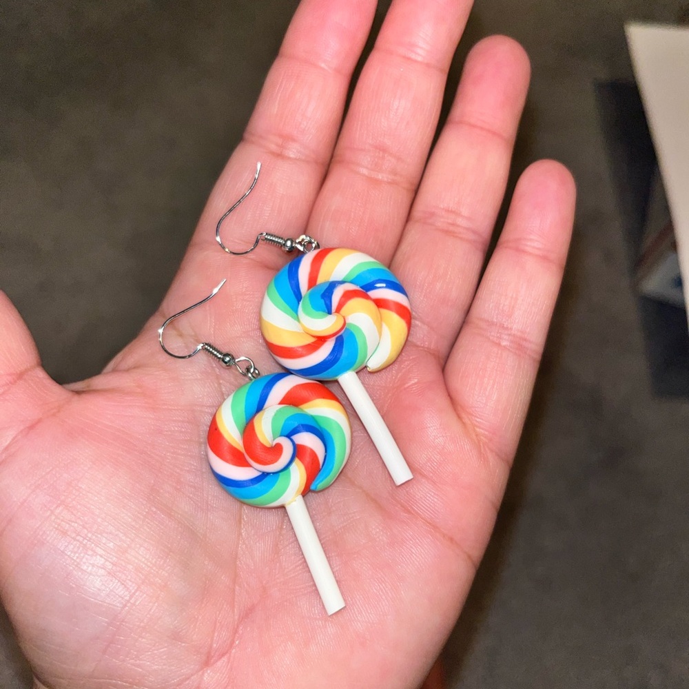 Lollipop 🍭 resin earrings - Picture 4 of 5
